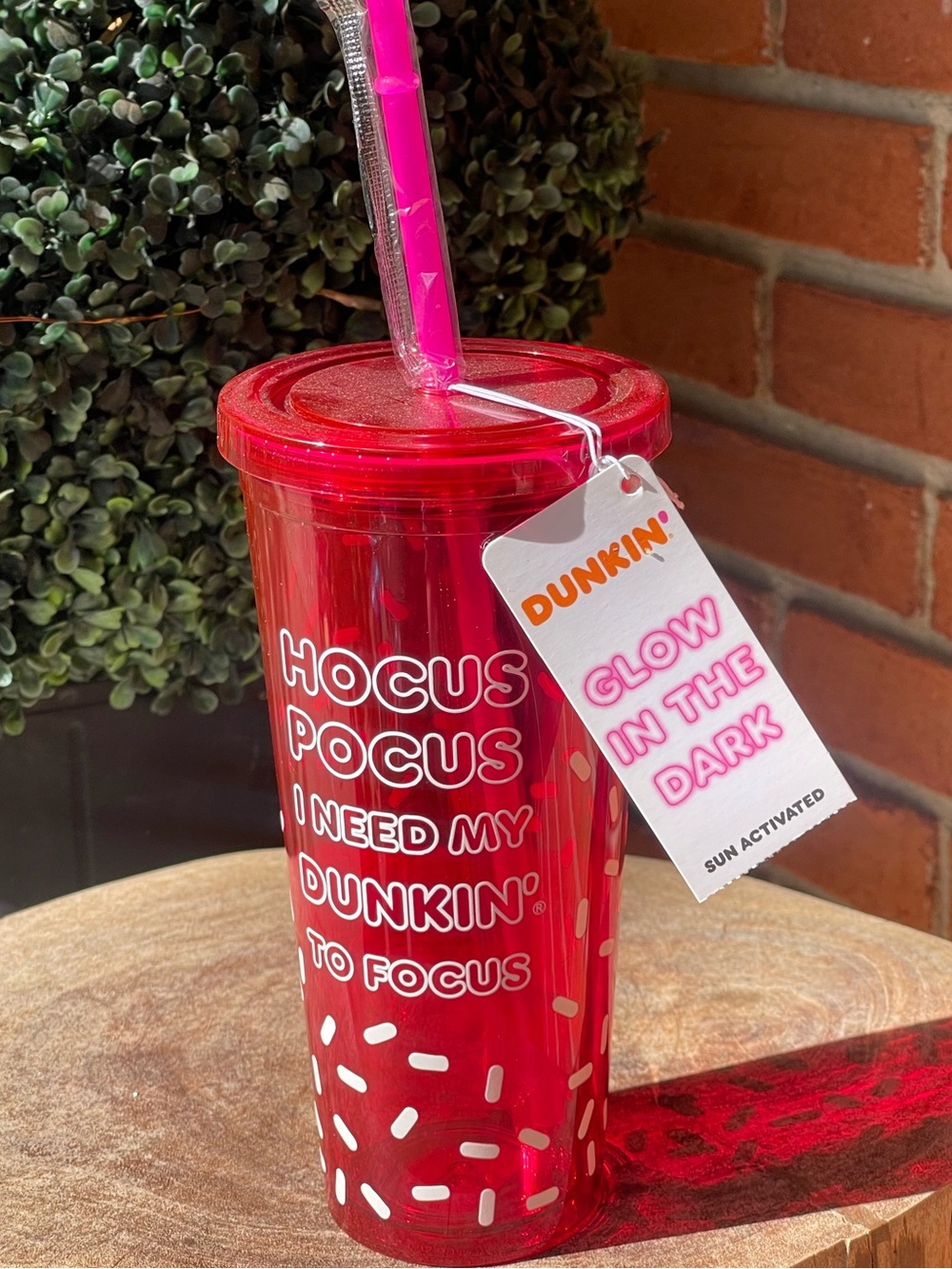 New DUNKIN Halloween Glow In The Dark Acrylic Tumbler (24oz.) 2021 Release